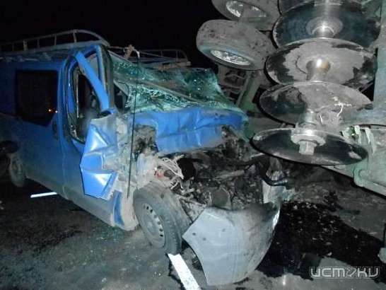 В ДТП под Орлом при столкновении минивэна и трактора пострадал пенсионер