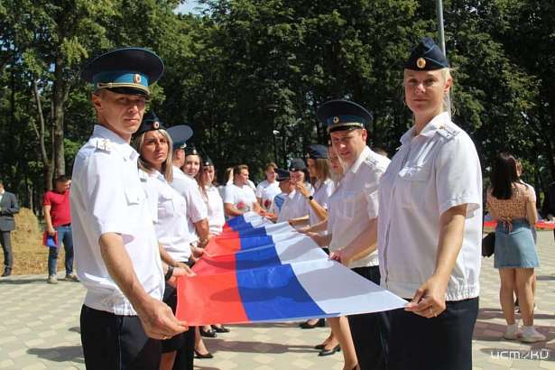 В Орле прошёл флешмоб «Zа флаг!»