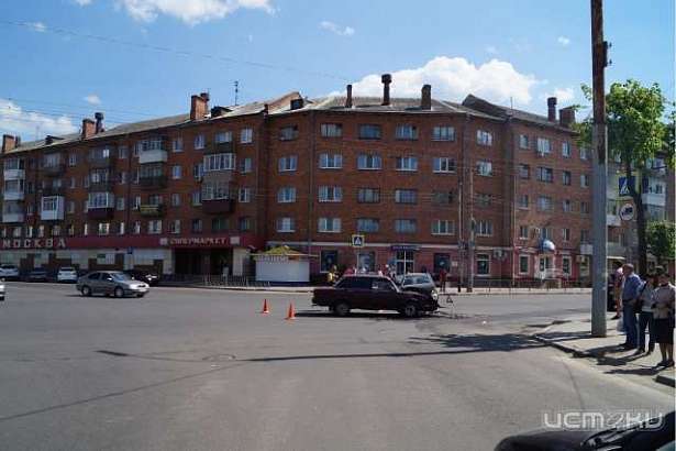 В Орле столкнулись два «ВАЗа». Пострадал ребенок