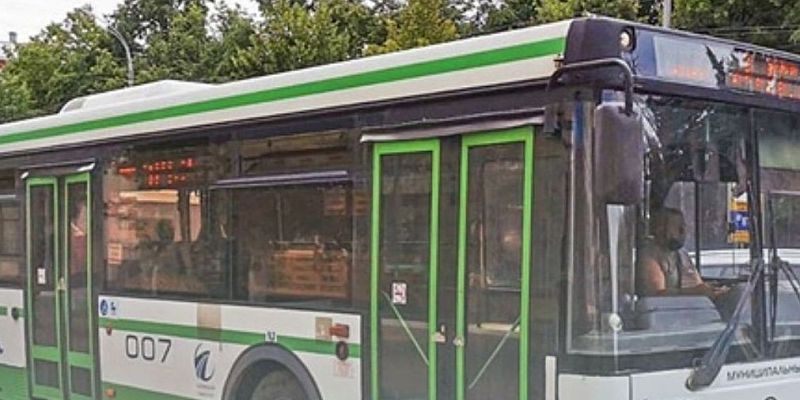 общественный транспорт Орла «Пассажиры уезжают в битком набитых ПАЗах, а большой автобус следом едет пустым»: орловчане жалуются на работу общественного транспорта