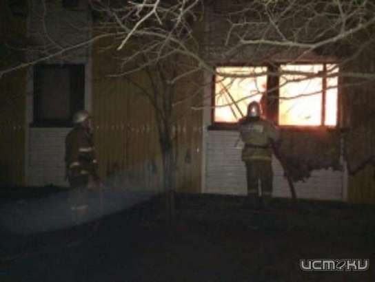 В поселке Долгое сгорел двухэтажный дом