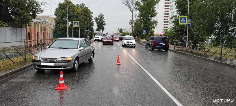В Орле дорогу не поделили две автоледи