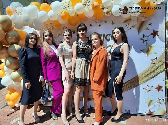 Выпускников школ Орловской области традиционно чествуют на балу медалистов