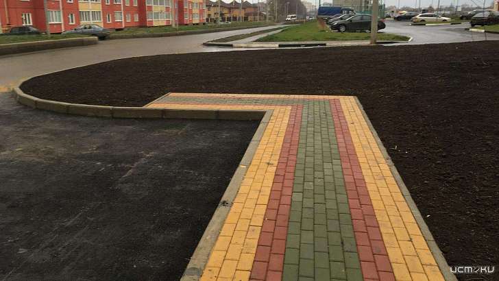 В Болховском микрорайоне появились тротуары, ведущие в никуда