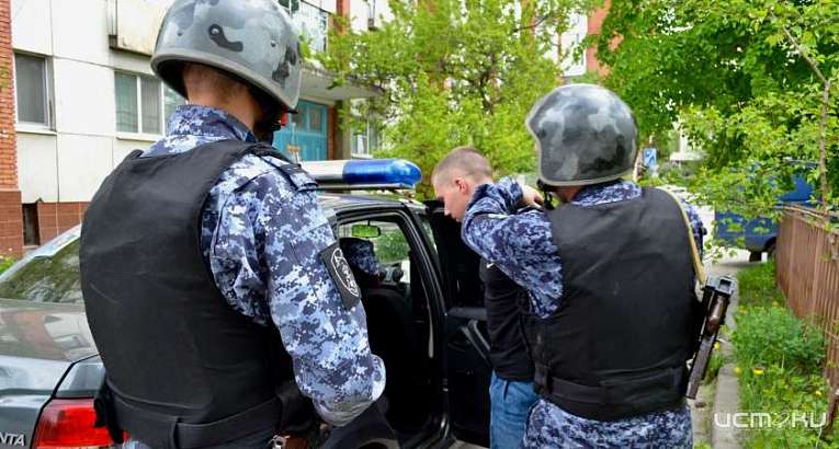 В Орле задержали автомобилиста, угрожавшего соседям по парковке