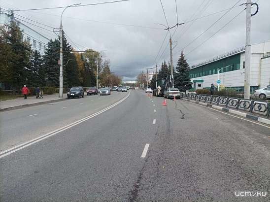 В Орле легковушка "атаковала" экскаватор-погрузчик