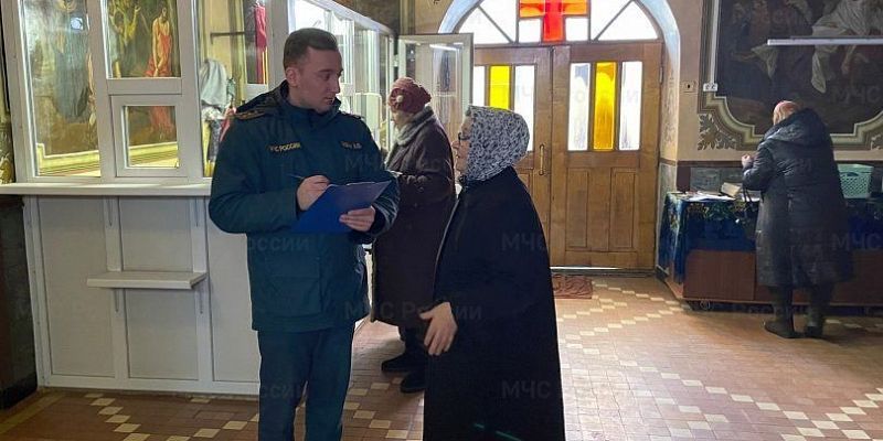 Спасатели проверяют места для купаний в купелях