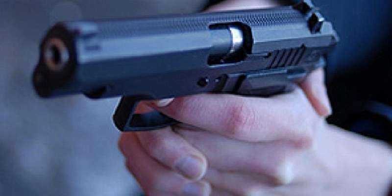 Амчанин с пистолетом ворвался в офис кредитной организации