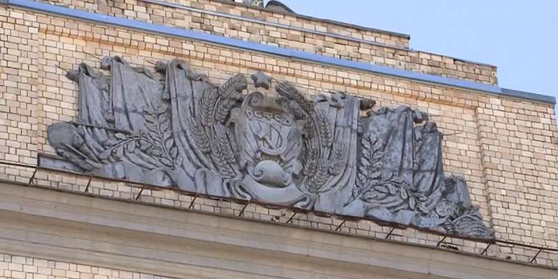 Закрывающиеся школы и «мусорная» реформа: у депутатов облсовета возникли замечания к отчету губернатора