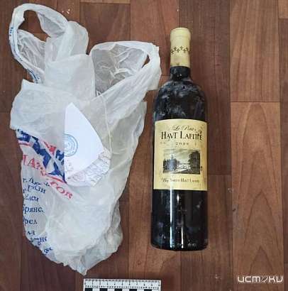 Орловский бизнесмен украл у пассажира поезда бутылку дорогого вина и банку красной икры