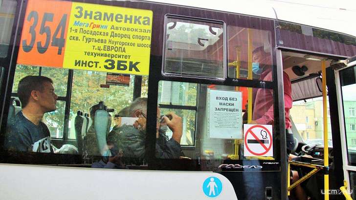 Спасение от штрафа, а не от COVID: орловчане надевают маски, заметив рейд