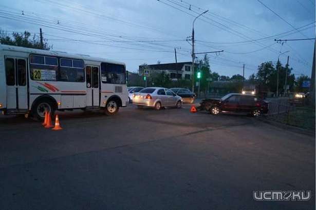 В Орле на Московском шоссе столкнулись два «ВАЗа». Есть пострадавший
