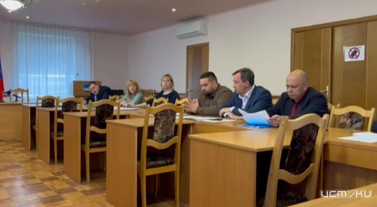 "Там чуть ли не хайвей планировалось, но сейчас хотя бы дорогу довести до конца". Орловские депутаты вспомнили про упущение