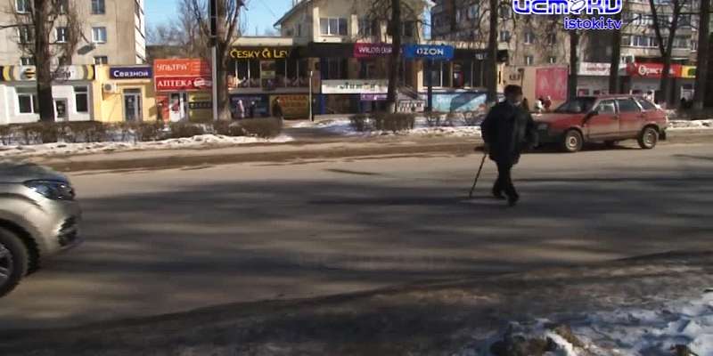 Одни не соблюдают скоростной режим, другие - переходят дорогу не там, где нужно. За два месяца в Орле произошло более 20 ДТП с участием пешеходов. Что...