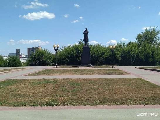 Бунин и Лесков в Орле не заслужили живых цветов