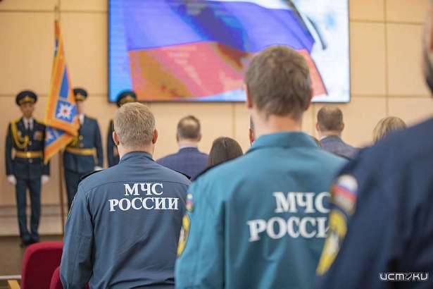 Орловские спасатели отмечают профессиональный праздник