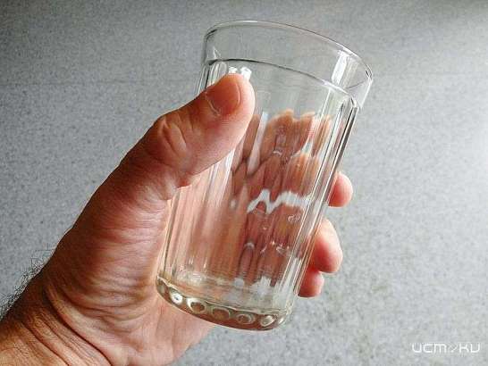 90-летняя орловчанка напоила водой незнакомку и лишилась всех сбережений