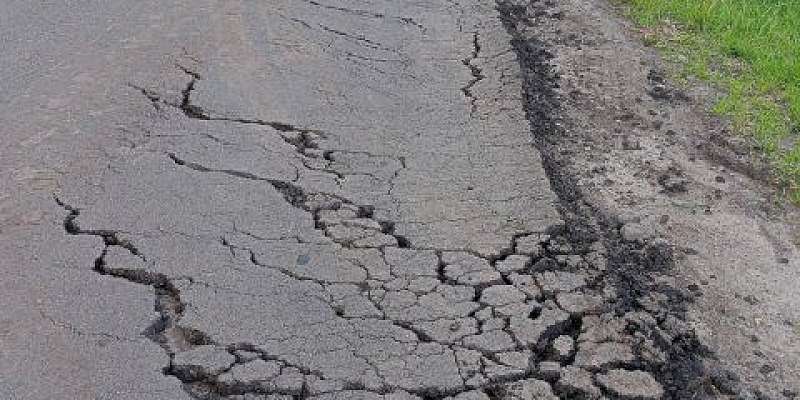 Во Мценском районе рушится недавно отремонтированная дорога к лагерю "Юбилейный"