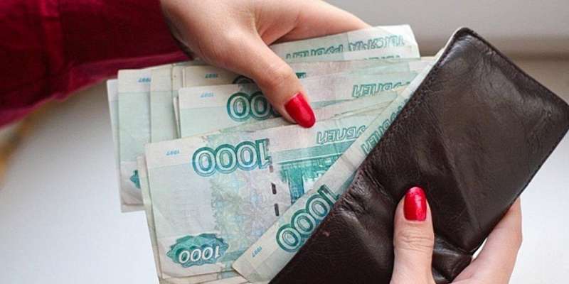 На Орловщине полицейский обманом выманил у женщины деньги