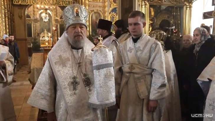 Орловский митрополит совершил литургию в Рождественский сочельник 