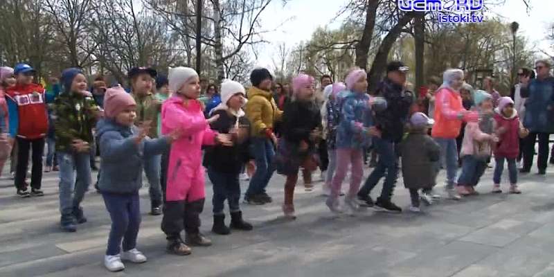 К празднованию Первомая присоединился и детский парк.