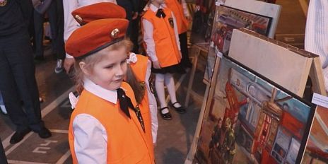 Работа пожарных на холстах студентов художественного училища