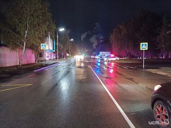 В Орле внедорожник на пешеходном переходе сбил женщину