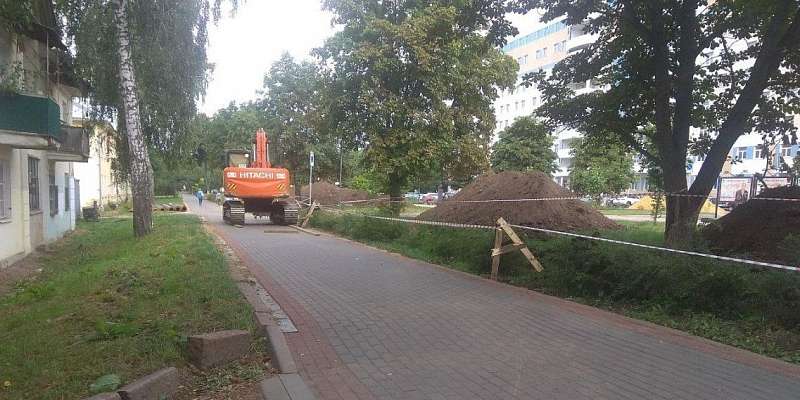 На бульваре Победы в Орле уничтожают газон