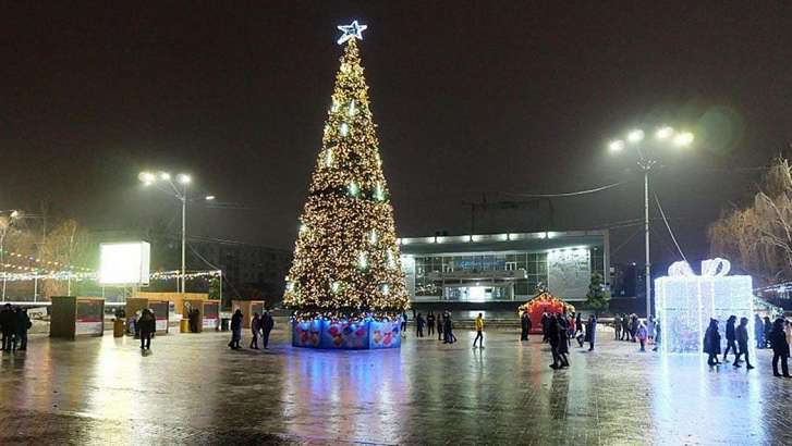 ФОТОРЕПОРТАЖ: апокалиптичный Новый год. Как встречали 2021-ый в центре Орла
