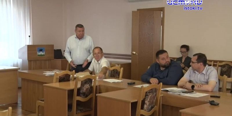 В городе мусор, в кабинетах власти - слова на воздух