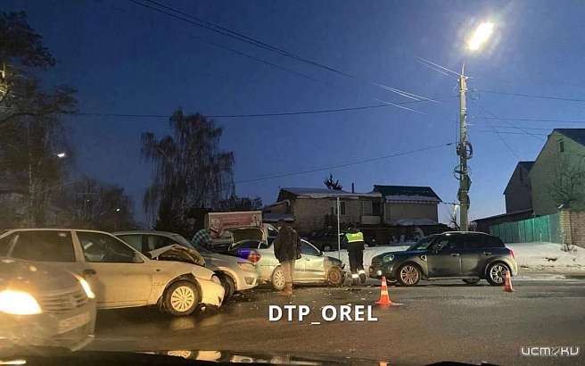 Глазами очевидцев: в Орле у моста Дружбы произошло массовое ДТП