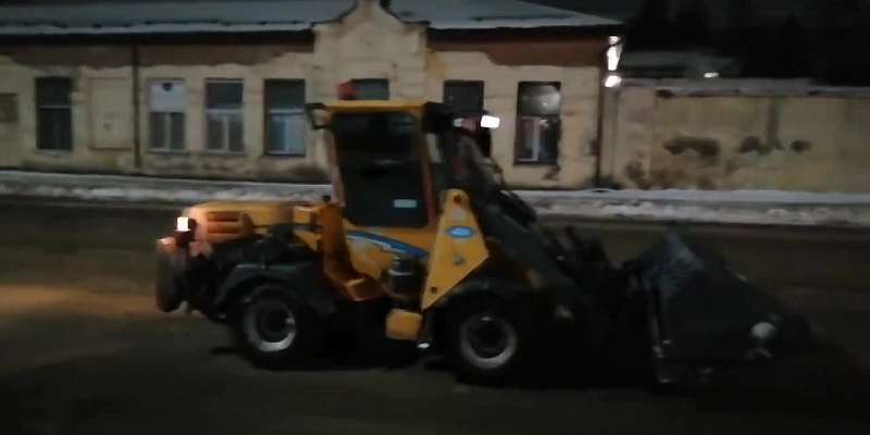Прохожий заснял на видео «уборку снега по-орловски»