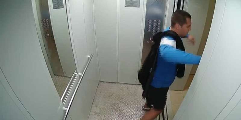 В Орле возбудили уголовные дела после кровавого побоища в подъезде многоэтажки