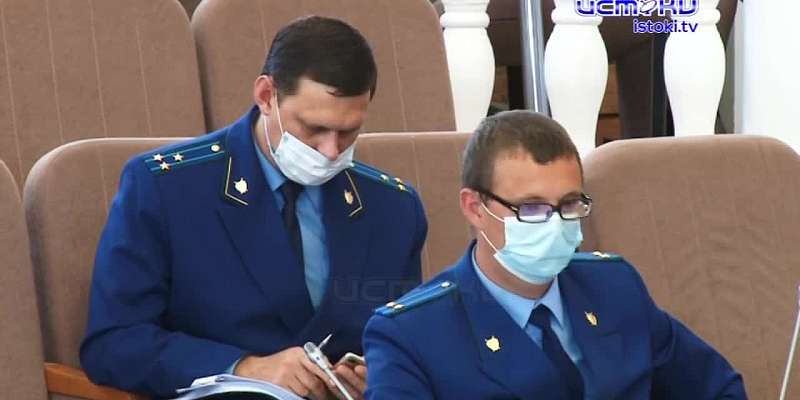 Третья сессия областного совета выдалась рекордно долгой - шесть часов кряду депутаты обсуждали более полусотни насущных вопросов
