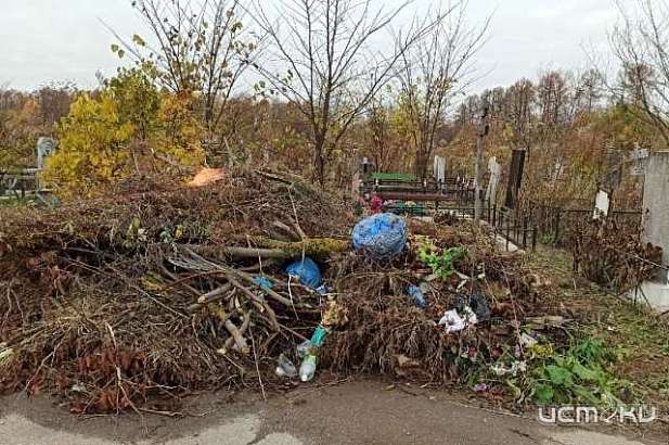 В Орле с кладбищ нужно вывезти 400 тонн мусора В Орле с кладбищ нужно вывезти 400 тонн мусора