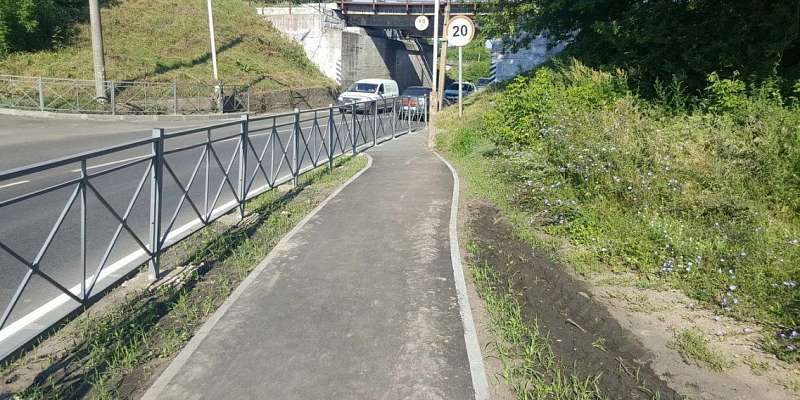 Путь в никуда: благодаря горе-дорожникам в Орле появился причудливый тротуар 