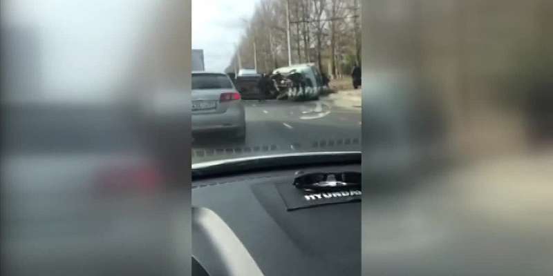 Видео: в Орле перевернулись сцепленные «буханка» и легковушка
