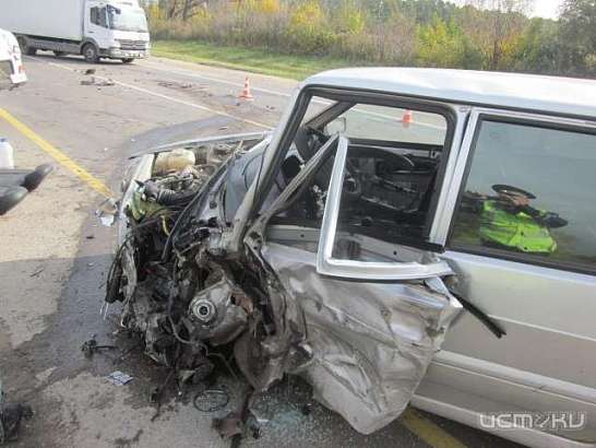 На Орловщине водитель ВАЗа врезался во встречный грузовик с прицепом