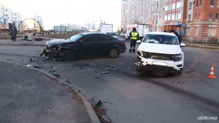 Утром в Зареченском микрорайоне Орла не разъехались два «Фольксвагена»