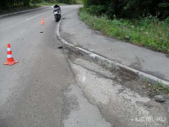 В Орле опрокинулся мотоциклист с пассажиром