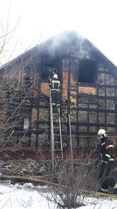 В Орловском районе мужчина, спасаясь из горящего дома, получил серьезные ожоги В Орловском районе мужчина, спасаясь из горящего дома, получил серьезные ожоги