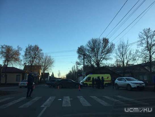 Злополучный перекресток: из-за ДТП в Орле попали в больницу два человека  Злополучный перекресток: из-за ДТП в Орле попали в больницу два человека