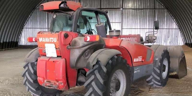 На Орловщине парень угодил под колеса автопогрузчика