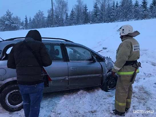 Под Тросной столкнулись две легковушки