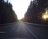 Авария на объездной в Орле: автомобиль чуть не улетел в отбойник. Видео