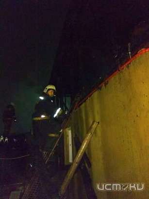 В Орле огонь уничтожил второй этаж жилого дома