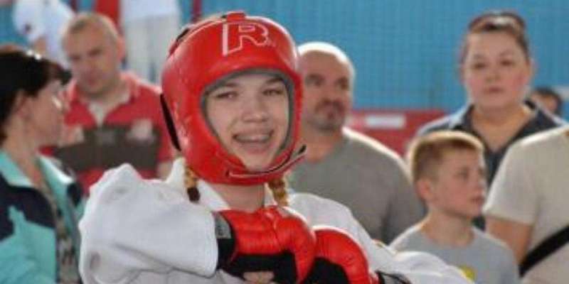 15-летняя спортсменка из Ливен отжалась 40 раз и обошла соперников