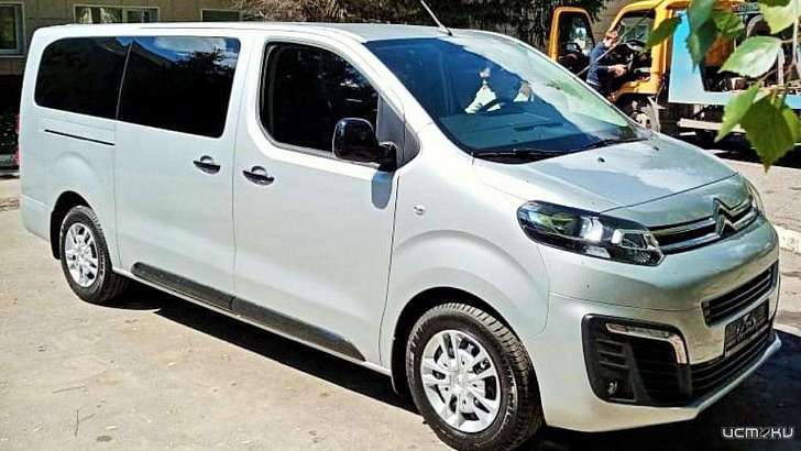 Клычков подарил орловским каратистам микроавтобус