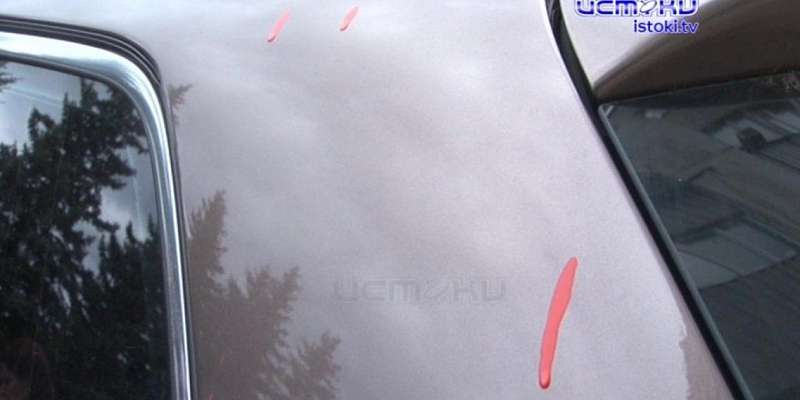 Ветер или горе-ремонтники? В Орле оказались испачканы краской припаркованные авто 