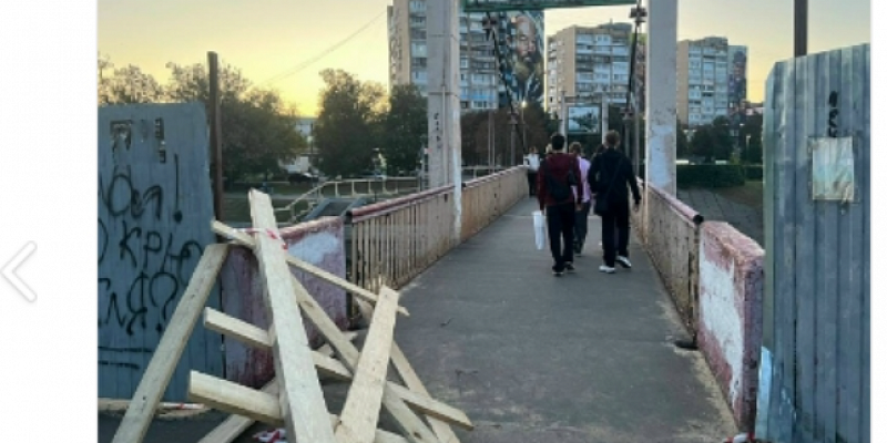 Неразбериха вокруг ремонта подвесного моста в Детском парке продолжается